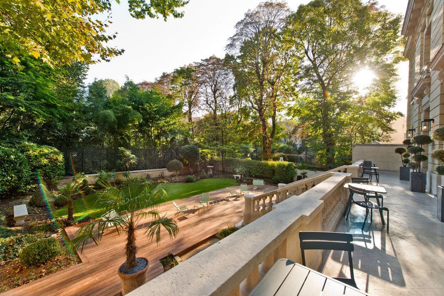 Maison de la Recherche, vue extérieure sur la terrasse