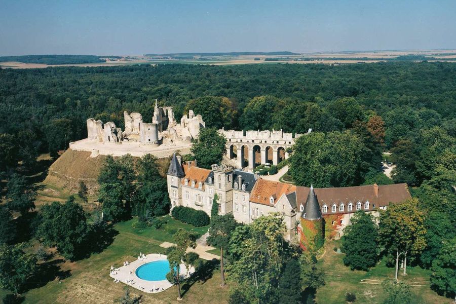 Vue aérienne du Château de Fère