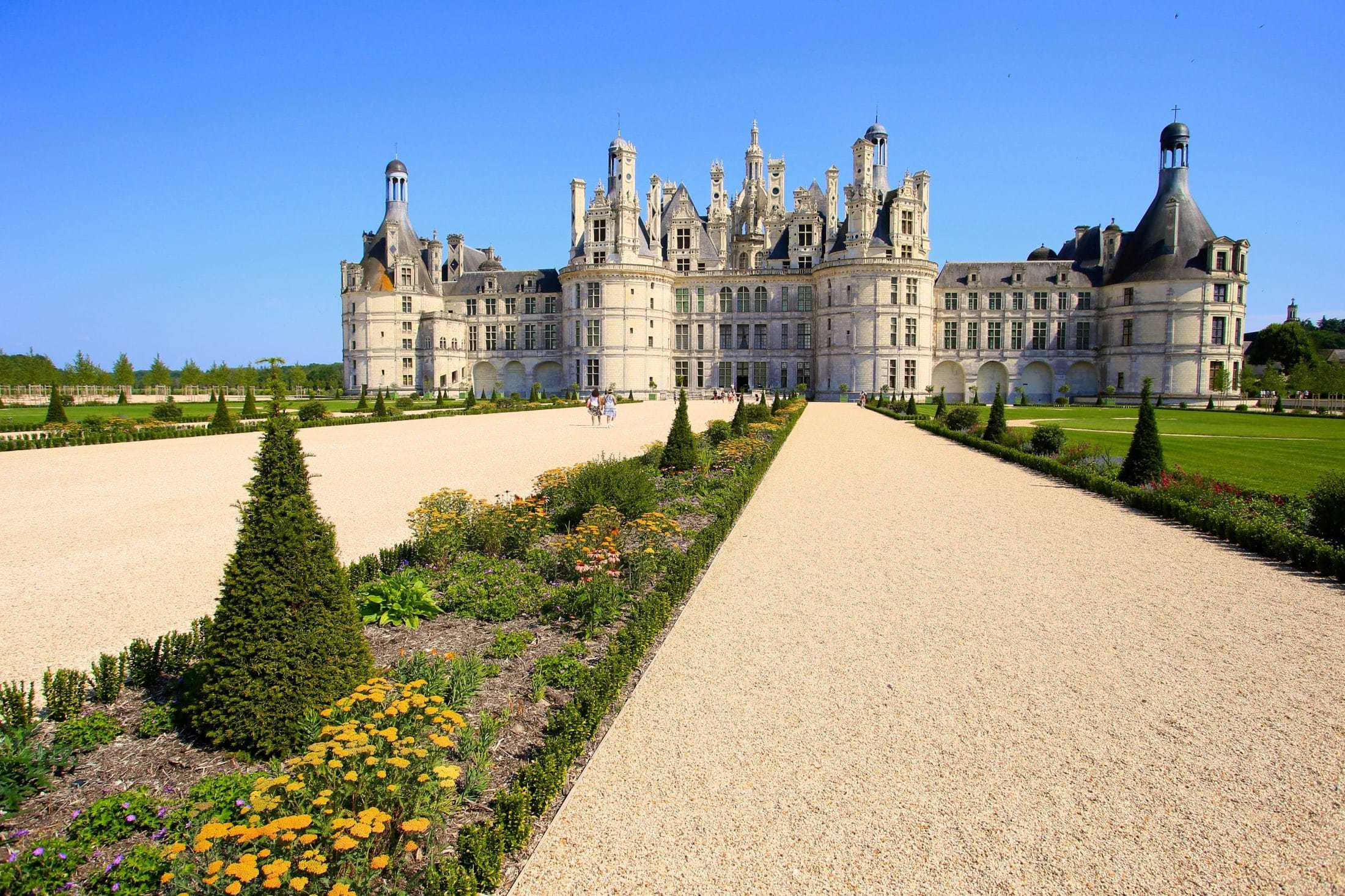 Vue du Château de Chambord depuis les jardins